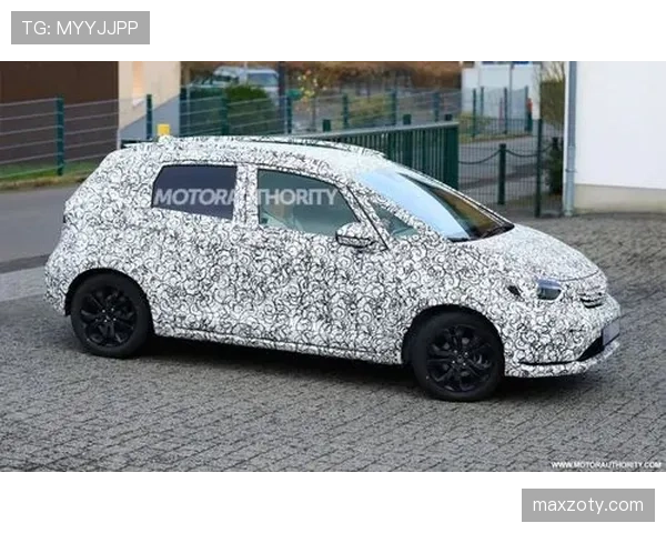 布克训练完顺手买了辆超跑，说是为了省油？